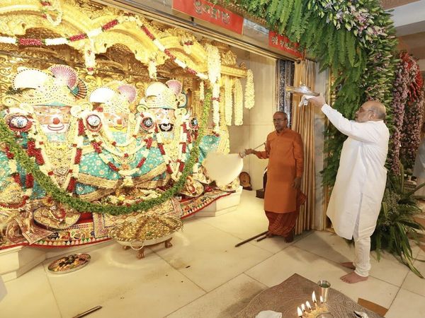  Amit Shah performs Mangal Aarti at Shree Jagannathji Mandir ahead of the 145th Lord Jagannath Rath Yatra 