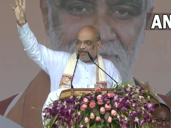  Lalu ji, beware that Nitish babu might sit in Congress's lap tomorrow leaving you behind: Amit Shah 