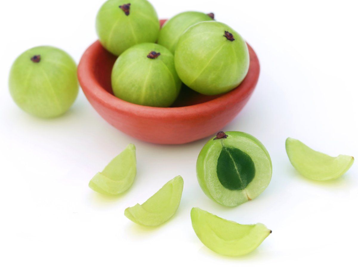 Amla for Hair: बालों के लिए कई तरह से फायदेमंद है आंवला, जानें कैसे करें इस्तेमाल