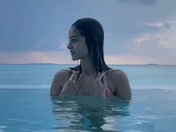 Ananya Pandey in Maldive Pool video
