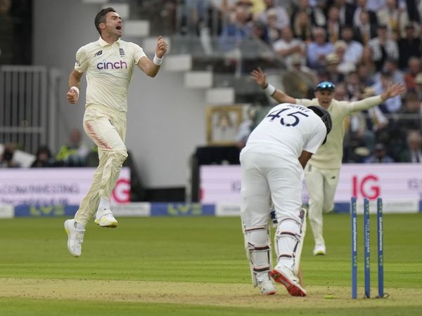 James Anderson bowled out Rohit Sharma