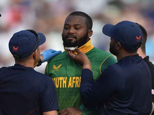 Andile-Phehlukwayo-injured