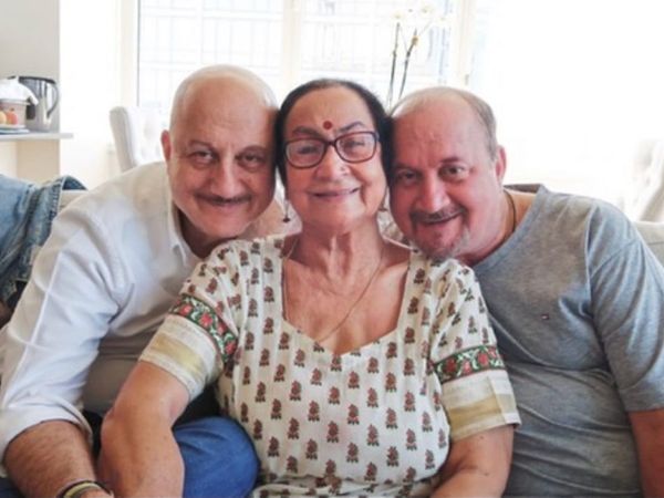 Anupam Kher with his Mom Dulari