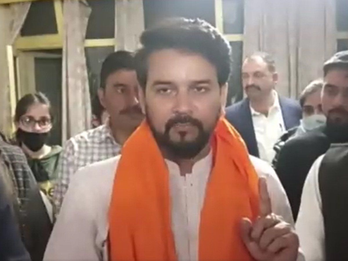 अनुराग ठाकुर का तंज, '10 मार्च को अखिलेश यादव कहेंगे EVM बड़ी बेवफा है'