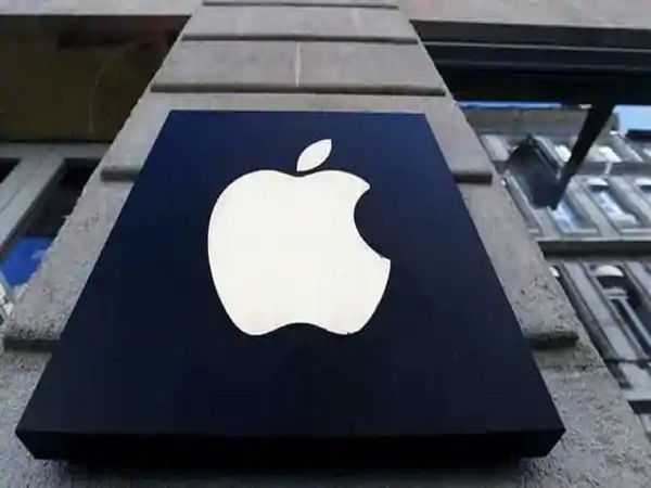 Student's nude photos leaked by iPhone service centre, Apple now paying her millions of dollars