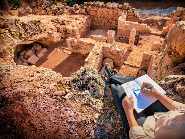 Career In Archaeologist