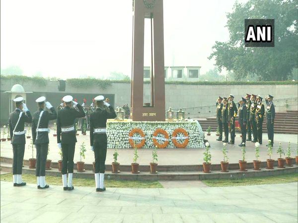Army Day 2020: सीडीएस जनरल बिपिन रावत, आर्मी चीफ नरवाने ने शहीदों को दी श्रद्धांजलि