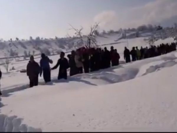 Army soldiers helped pregnant woman