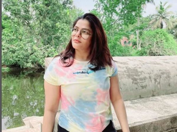 West Bengal SSC recruitment scam : ED raids another house of Arpita Mukherjee, large amount of cash found there too