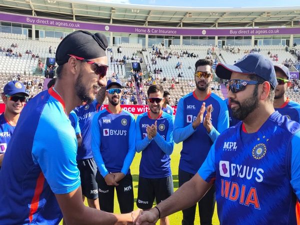 Arshdeep-Singh-Rohit-Sharma