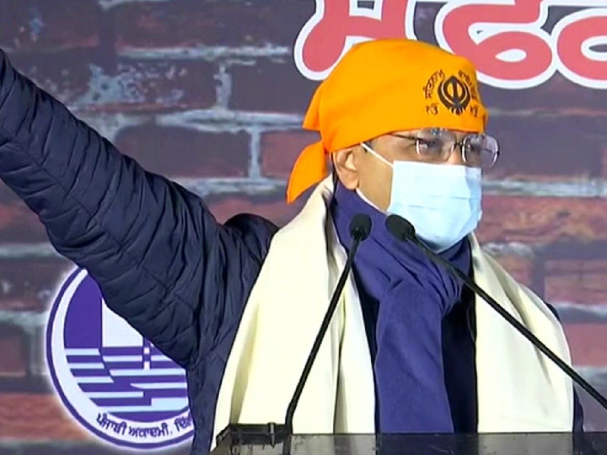 एक बार फिर सिंघु बॉर्डर पहुंचे केजरीवाल, बोले- कृषि कानूनों पर केंद्र का कोई भी मंत्री किसानों से डिबेट कर ले