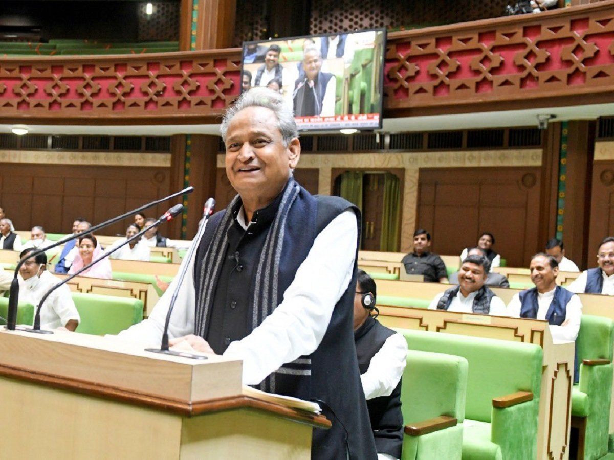 राजस्थान: गहलोत सरकार ने सभी 200 विधायकों को दिए iPhone 13, बीजेपी के सभी MLA करेंगे वापस