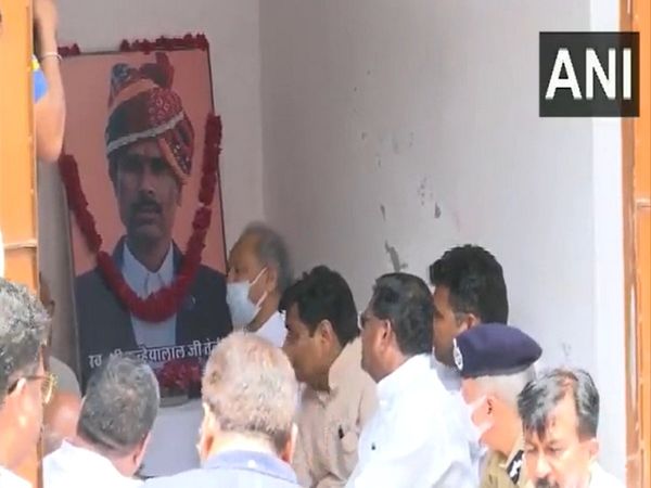 Rajasthan CM Ashok Gehlot meets the family members of Kanhaiya Lal who was killed by two men in Udaipur