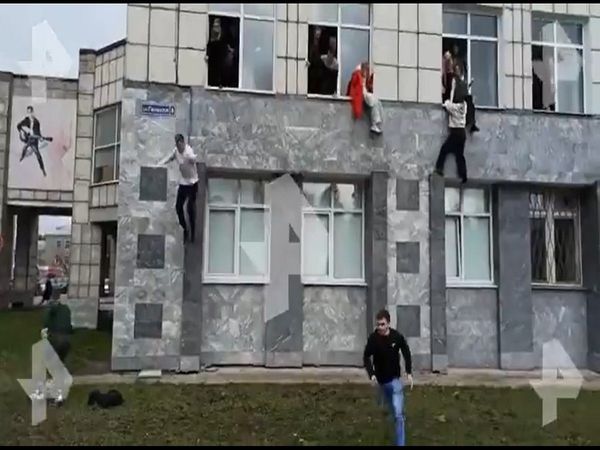 Russia: रूस की  Perm University में बड़ा हमला, जान बचाने के लिए छत और खिड़कियों से कूदें छात्र