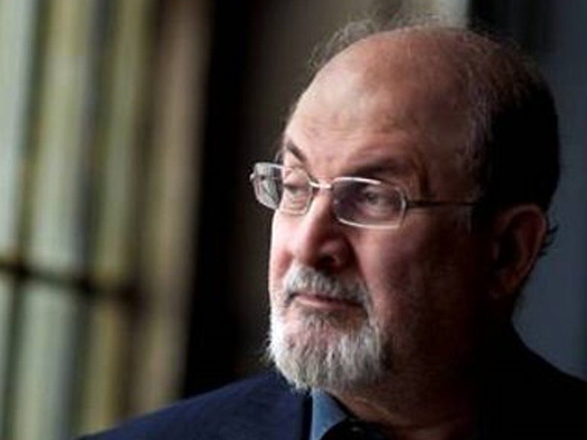 Salman Rushdie News: लेखक सलमान रुश्दी पर न्यूयॉर्क में जानलेवा हमला, चाकू से गर्दन पर किया वार, ट्रॉमा सेंटर भर्ती