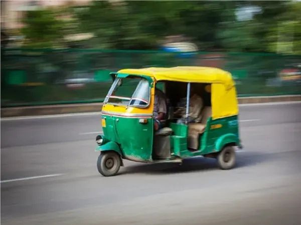 Auto driver masturbate in front of Girl Student