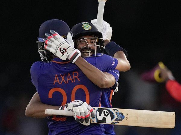 Axar-Patel-Mohd-Siraj