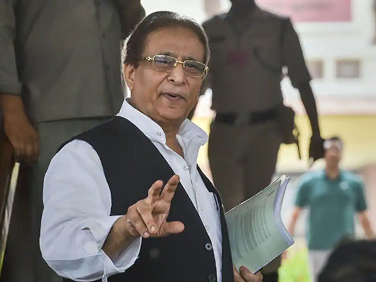 Azam Khan : नई मुसीबत में आजम खान, अब लाइसेंसी हथियार भी छिनेगा