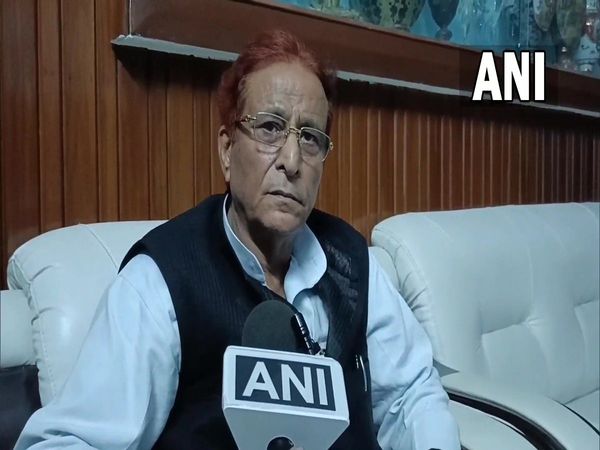 Azam Khan on Akhilesh Yadav, says know what happened outside, the SP must have some compulsions