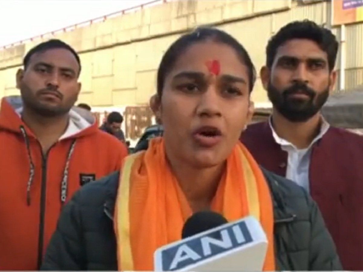 मेरठ: बीजेपी के लिए प्रचार कर रहीं बबीता फोगाट की कार पर हमला, पहलवान ने SP-RLD कार्यकर्ताओं को कहा गुंडा