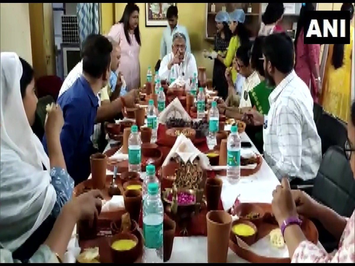 BHU में इफ्तार पार्टी पर बवाल के बीच दीवारों पर लिखे नफरती नारे, JNU जैसी साजिश का हुआ खुलासा!
