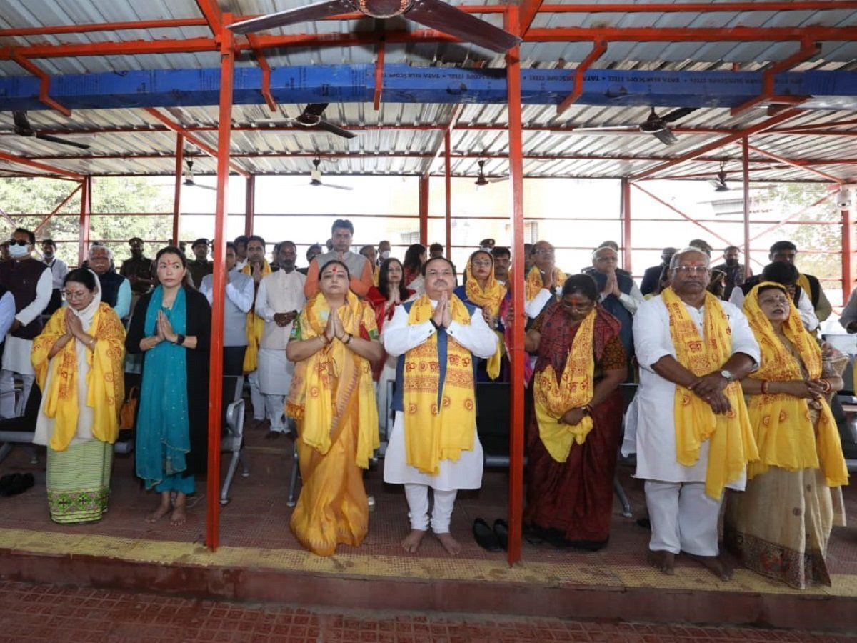 वाराणसी से अयोध्या पहुंचे BJP के मुख्यमंत्री और डिप्टी CMs, नड्डा संग किए रामलला के दर्शन
