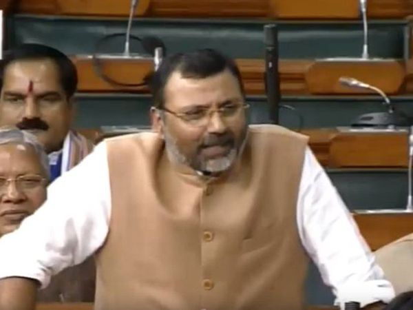 बीजेपी सांसद निशिकांत दूबे का अजीब बयान, 'बाइबिल,रामायण या महाभारत नहीं है जीडीपी'