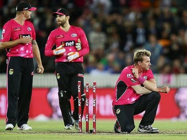 Brett Lee last over in BBL 2015 Final
