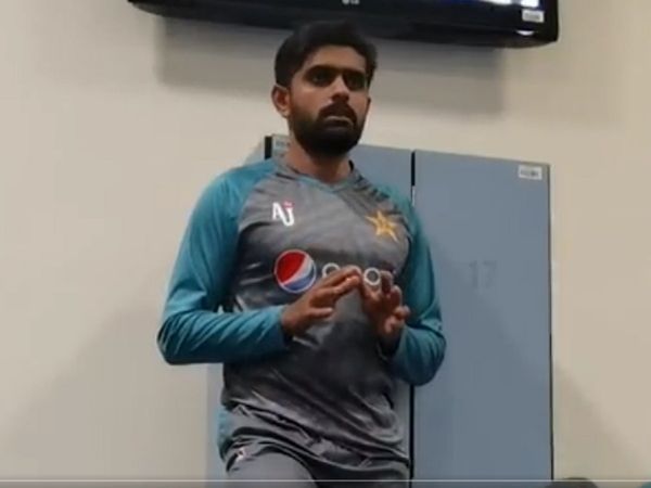 Babar-Azam-adressing-team-in-dressing-room