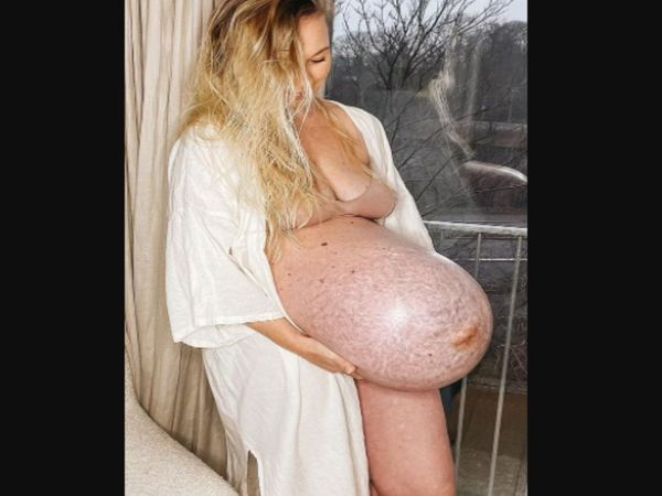  Woman of triplets leaves followers stunned after showing off her huge baby bump