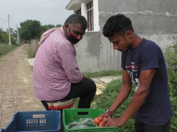 Director of the serial Balika Vadhu selling vegetables