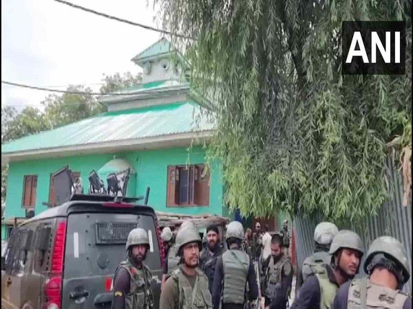 Encounter continues with terrorists in Baramulla security forces cordoned off the entire area