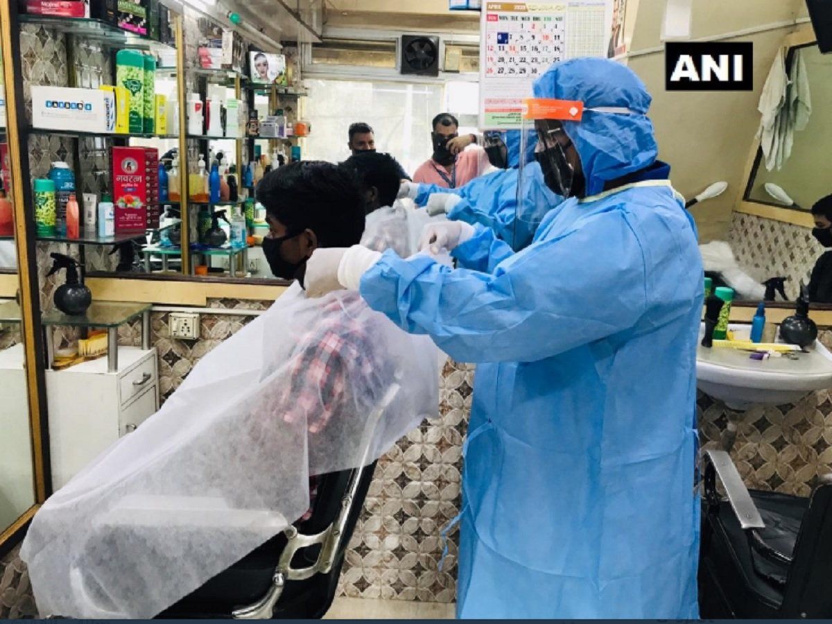 Mumbai Barber Shops: मुंबई में खुलने लगे सैलून, दुकानदारों और ग्राहकों को बरतनी होगी बहुत सावधानी