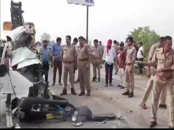 Seven people died in a collision between an ambulance and canter vehicle in Fatehganj Police Station area of Bareilly
