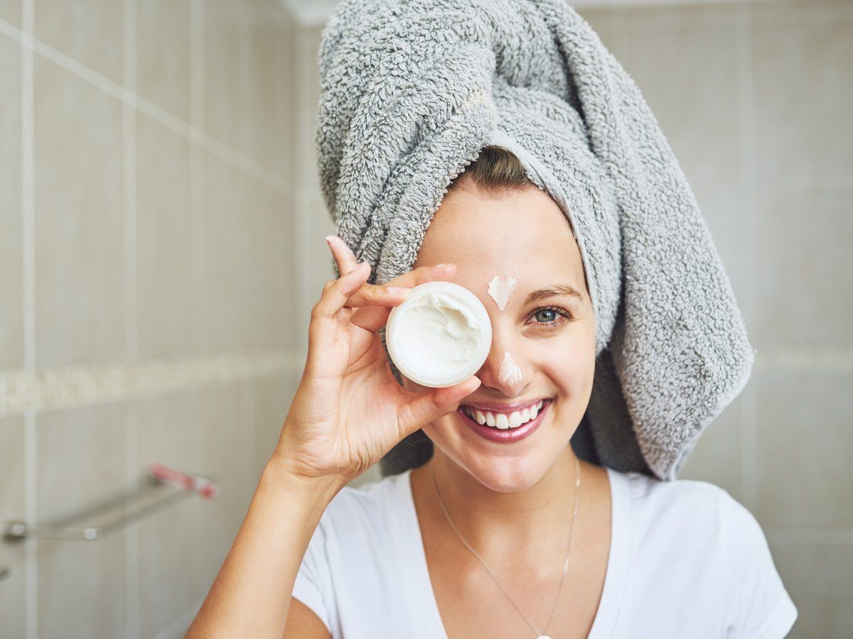 Beauty Tips: ग्लोइंग स्किन के लिए इन नेचुरल चीजों का करें इस्तेमाल, पैसों की भी होगी बचत