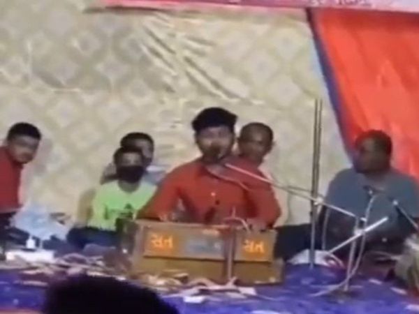 Bella ciao Viral Video Man Sing Bella ciao Song in Gujarati viral video in hindi