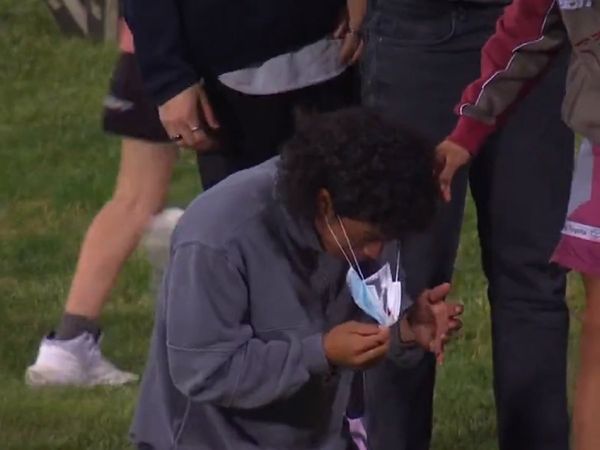 Ben McDermott sixer injures a spectator during BBL match