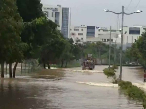 Bengaluru apartment filled with water Corporate giants came out with the help of tractors