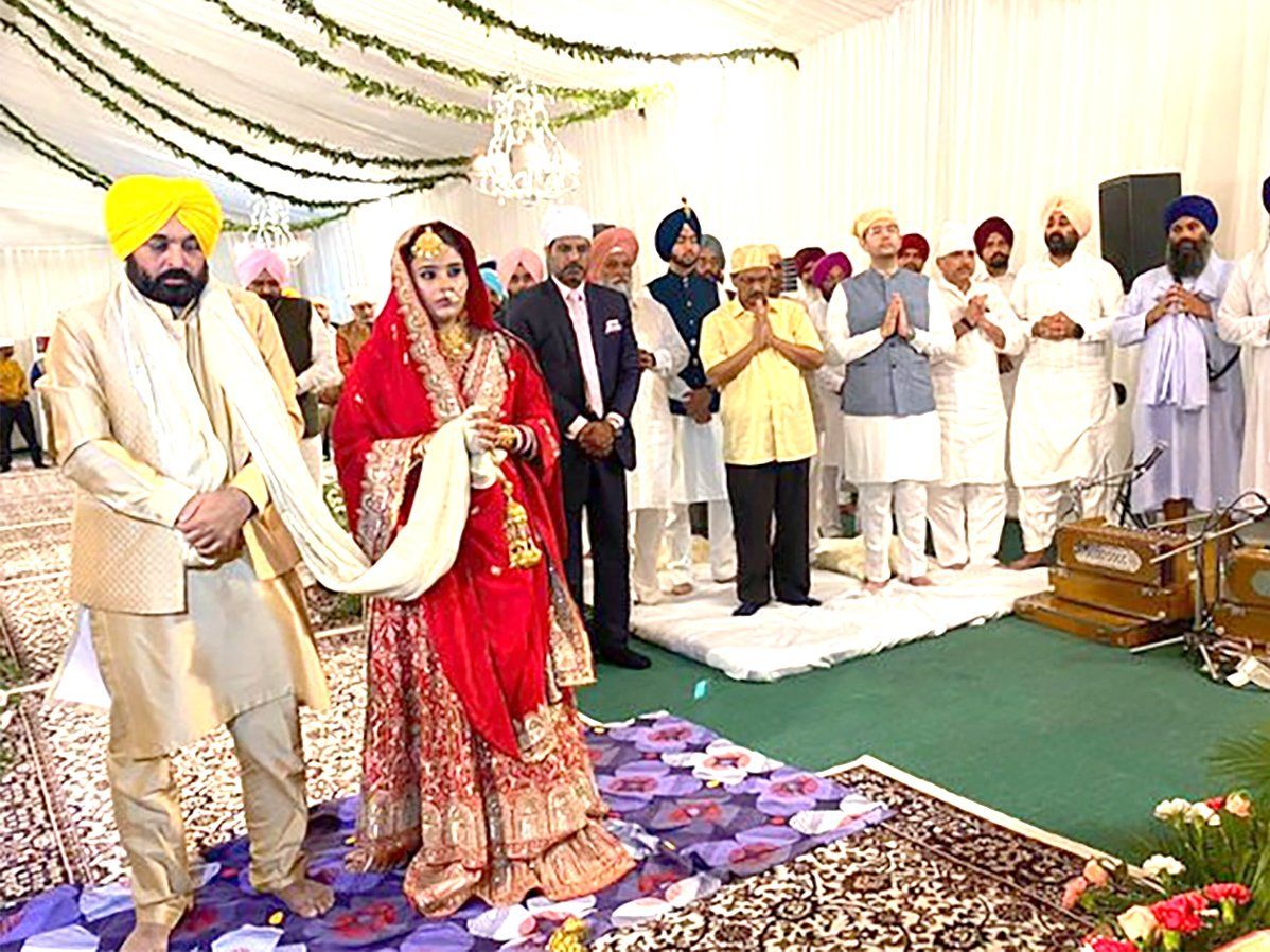 Bhagwant Mann Marriage: विवाह बंधन में बंधे सीएम भगवंत मान और डॉ. गुरप्रीत कौर, देखें शादी की PICS
