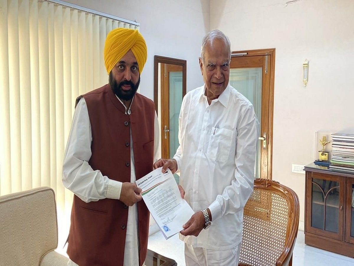 Punjab: भगवंत मान ने राज्यपाल से मिलकर किया सरकार बनाने का दावा पेश, बोले- पहली कैबिनेट में लेंगे ऐतिहासिक फैसले