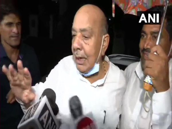 Jaipur: Sachin Pilot's aide MLA Bhanwar Lal Sharma meet Rajasthan CM Ashok Gehlot in Jaipur