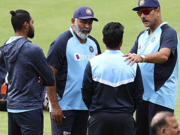 Bharat Arun with Ravi Shastri