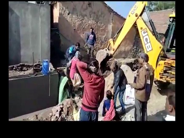 Rajasthan: Deputy Sarpanch, who went to remove encroachment, beat up women in Bhilwara