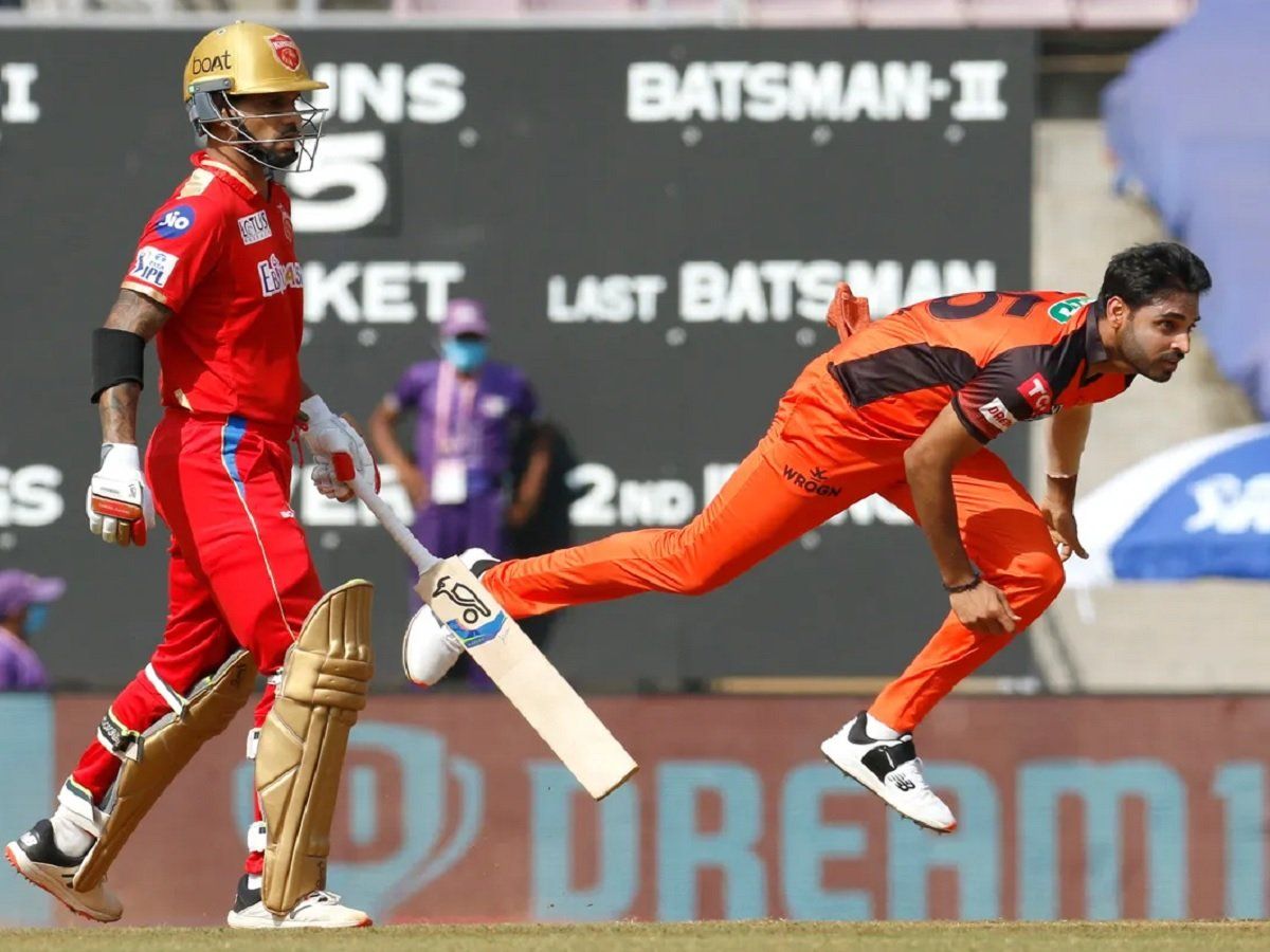 भुवनेश्वर कुमार ने रचा इतिहास, बने आईपीएल में ये मुकाम हासिल करने वाले पहले भारतीय पेसर