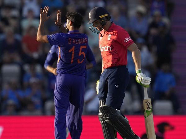 Bhuvneshwar Kumar dismisses Jos Buttler, video goes viral