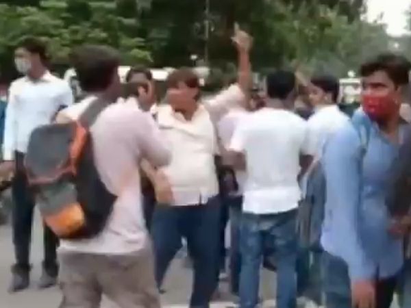 SET अभ्यर्थियों पर पुलिस ने भांजी लाठी, भड़के तेजस्‍वी