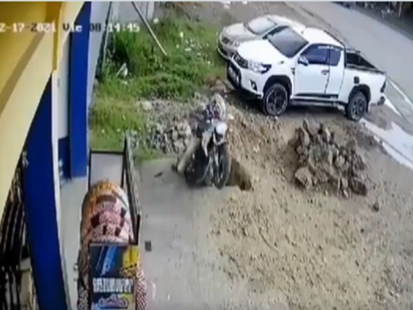 bike rider falling in pit Watch Shocking Viral Video