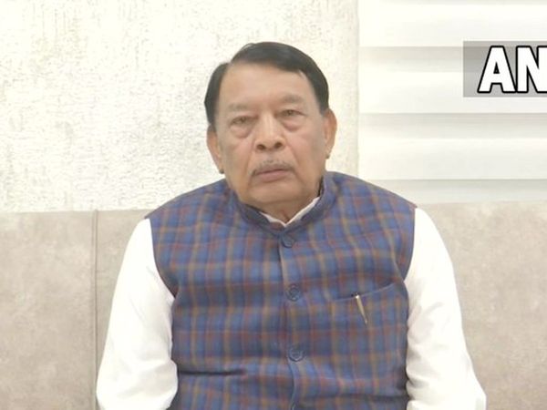 Karni Sena gheraoed Minister Bisahulal Singh over his statement on 'Thakur women'