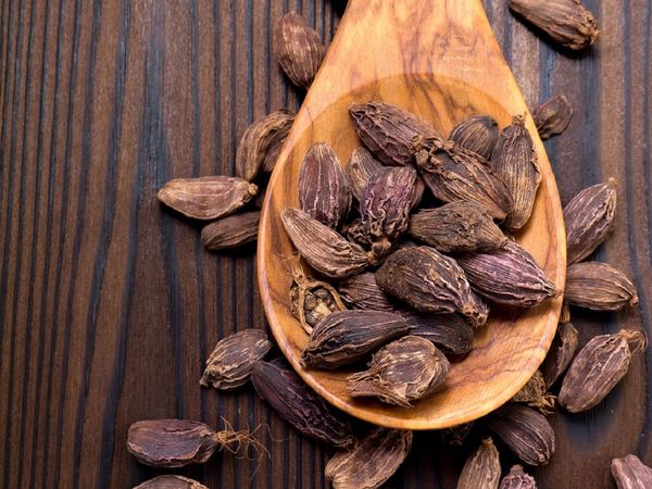 Black Cardamom Benifits in Hindi