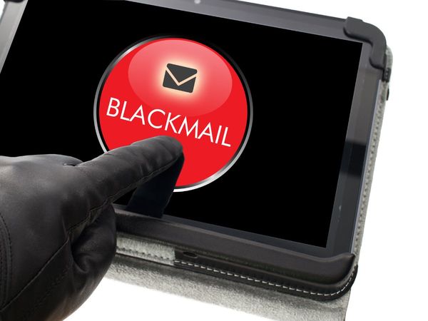 Blackmailing in Honeytrap